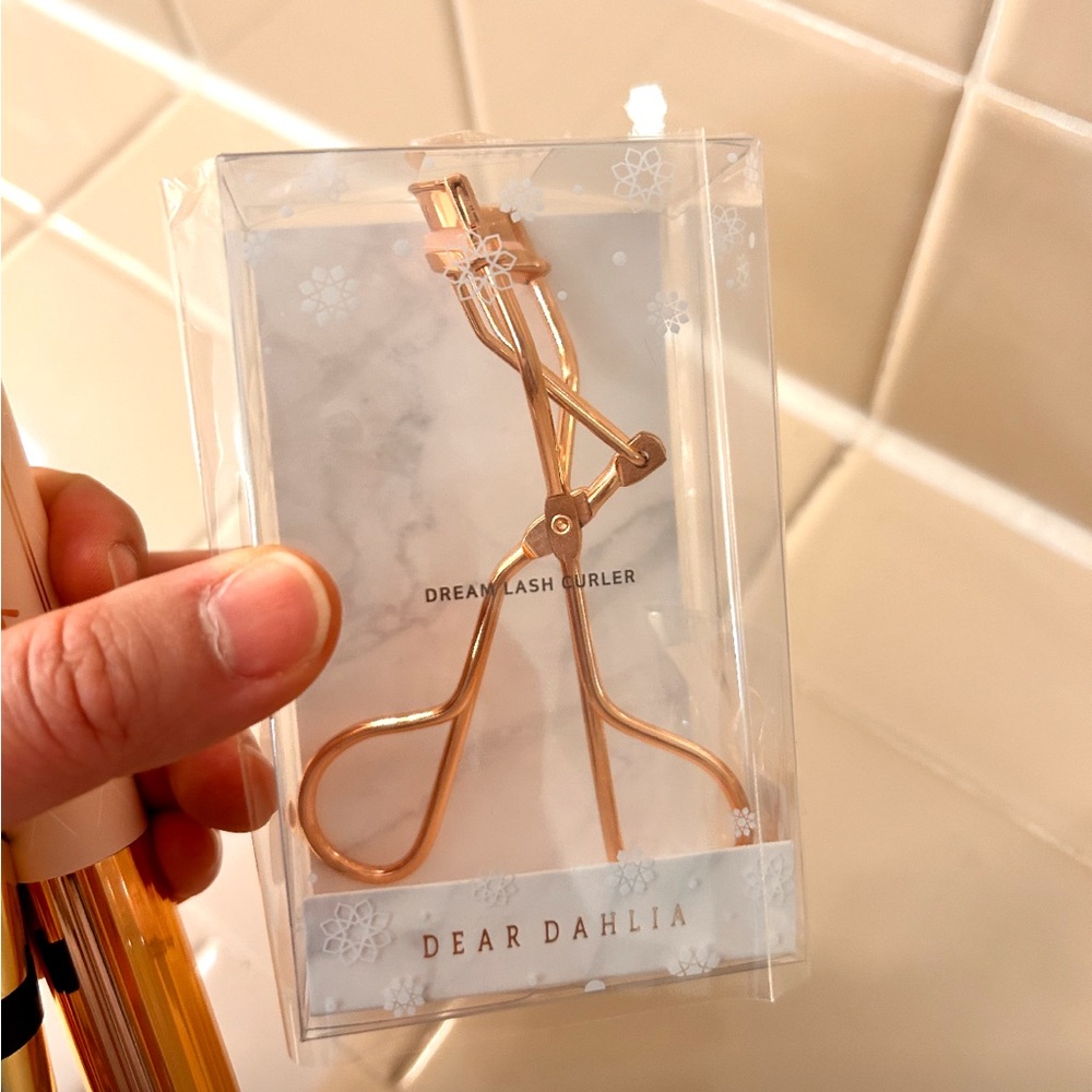 Dear Dahlia lash curler